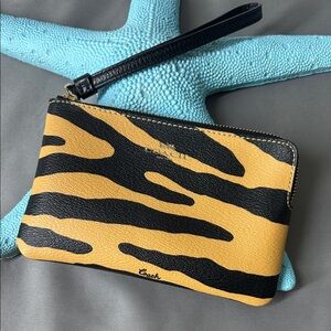 🖤NWOT🔺Coach Corner Zip Mini Wristlet With Tiger Print